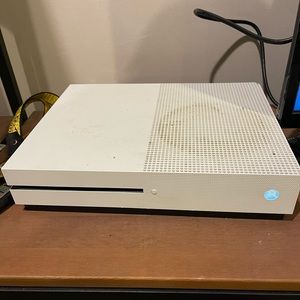 Xbox One S w/ headset & controller